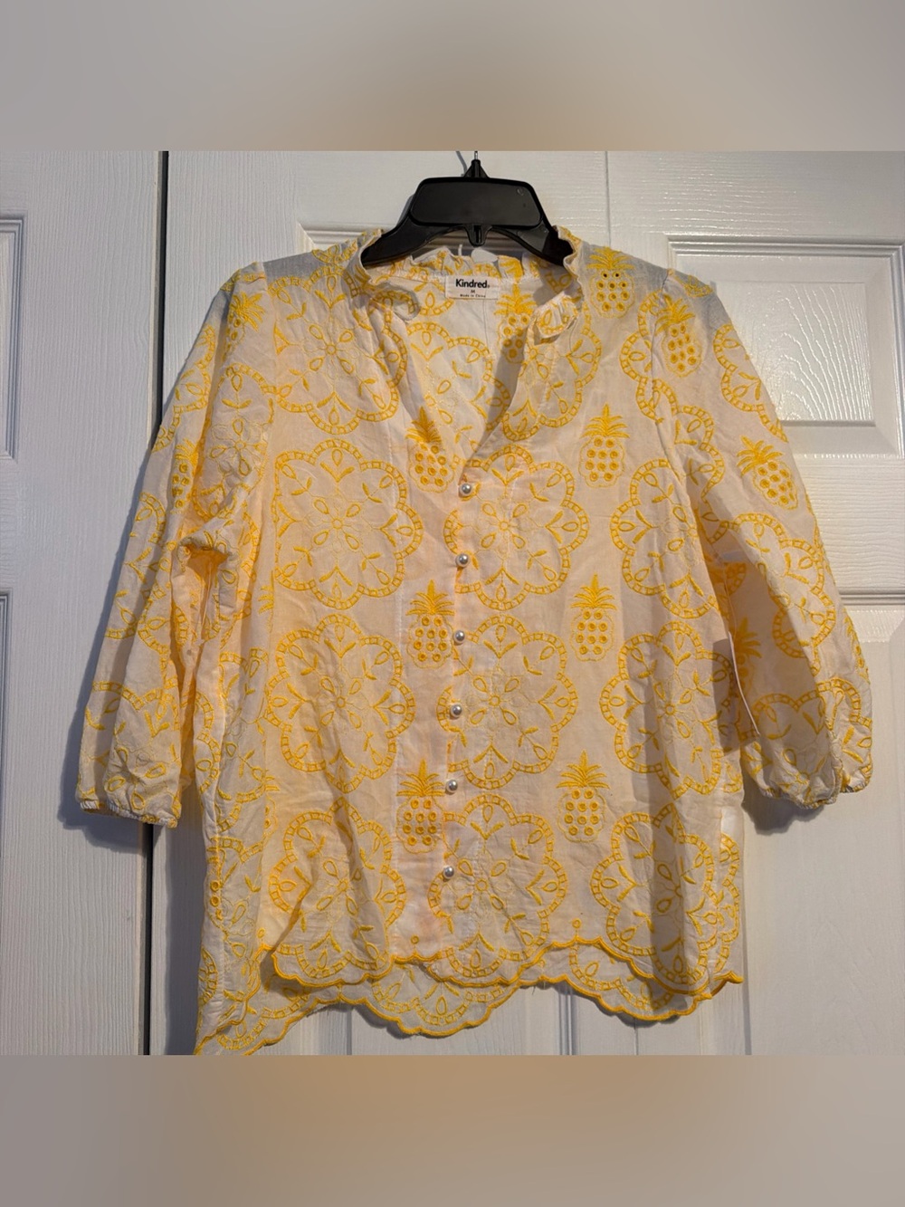 Kindred  White & Yellow Embroidered Pineapple  Button-Front Women's Top Medium